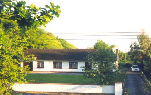 housebg3tt.jpg (25589 bytes)