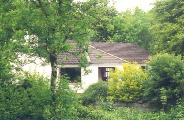 housebg5tt.jpg (35079 bytes)